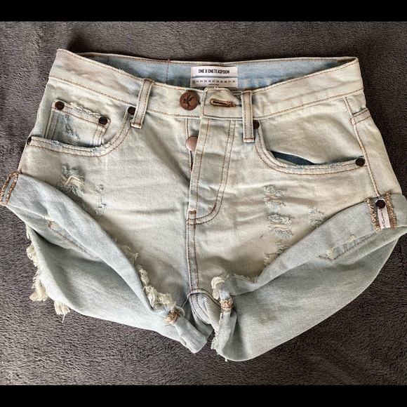 One Teaspoon Bandits Denim Shorts - like new - Picture 2 of 7